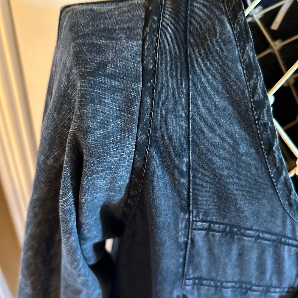 Chic Charcoal Tunic with Lace Detail - Picture 5 of 16